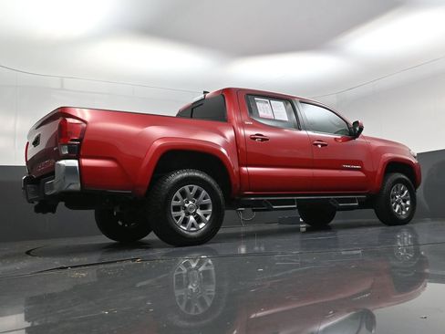 Used 2019 Toyota Tacoma SR5 RWD image 18