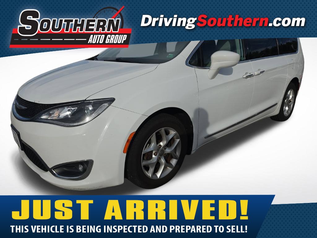 Used 2017 Chrysler Pacifica Touring-L w/ Tire & Wheel Group FWD image 1