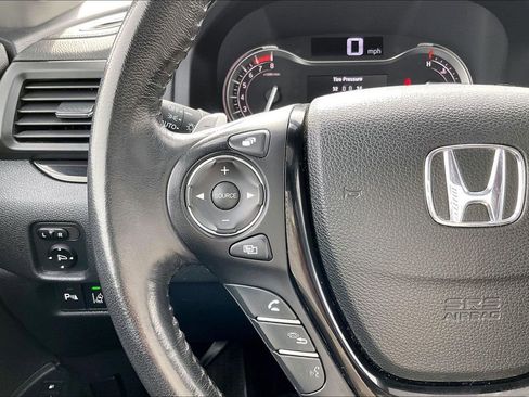 Used 2016 Honda Pilot Touring image 18