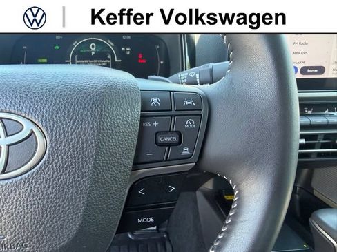 Used 2025 Toyota Camry SE FWD image 18