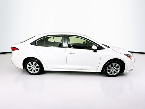 Used 2020 Toyota Corolla LE image 2