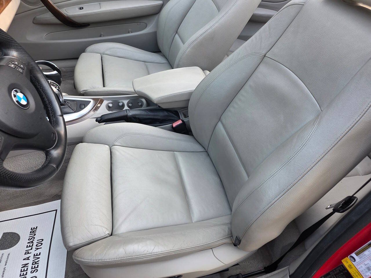 Used 2011 BMW 135i Convertible RWD image 19