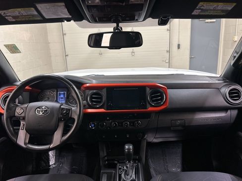 Used 2017 Toyota Tacoma 4x4 Double Cab image 18