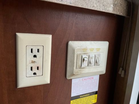 Used 2013 Ford E-450 and Econoline 450 Super Duty w/ Motorhome Prep Pkg image 34