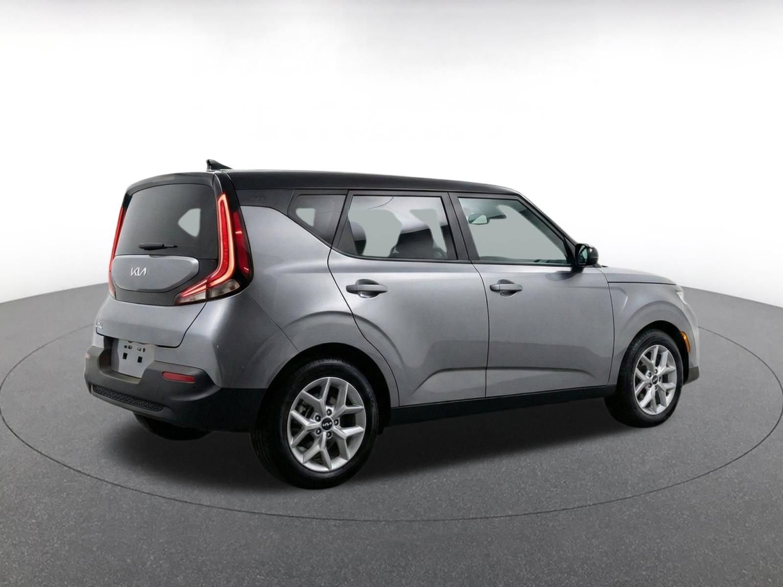 Used 2025 Kia Soul LX w/ LX Technology Package FWD image 8