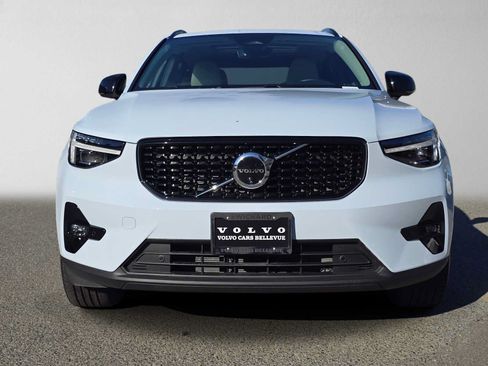 Used 2026 Volvo XC40 B5 Plus AWD/4WD image 9