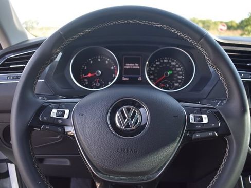 Used 2021 Volkswagen Tiguan SE FWD image 29