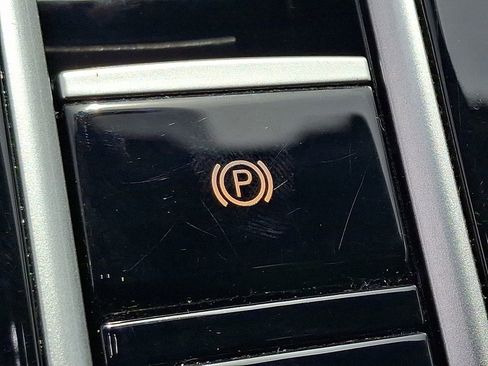 Used 2025 Volkswagen Atlas SE image 24