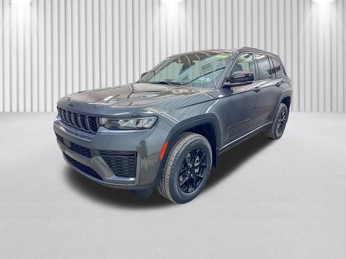 New 2026 Jeep Grand Cherokee Altitude image 10
