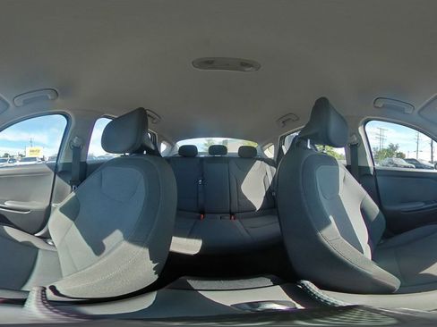 Used 2025 Kia K4 LXS image 41