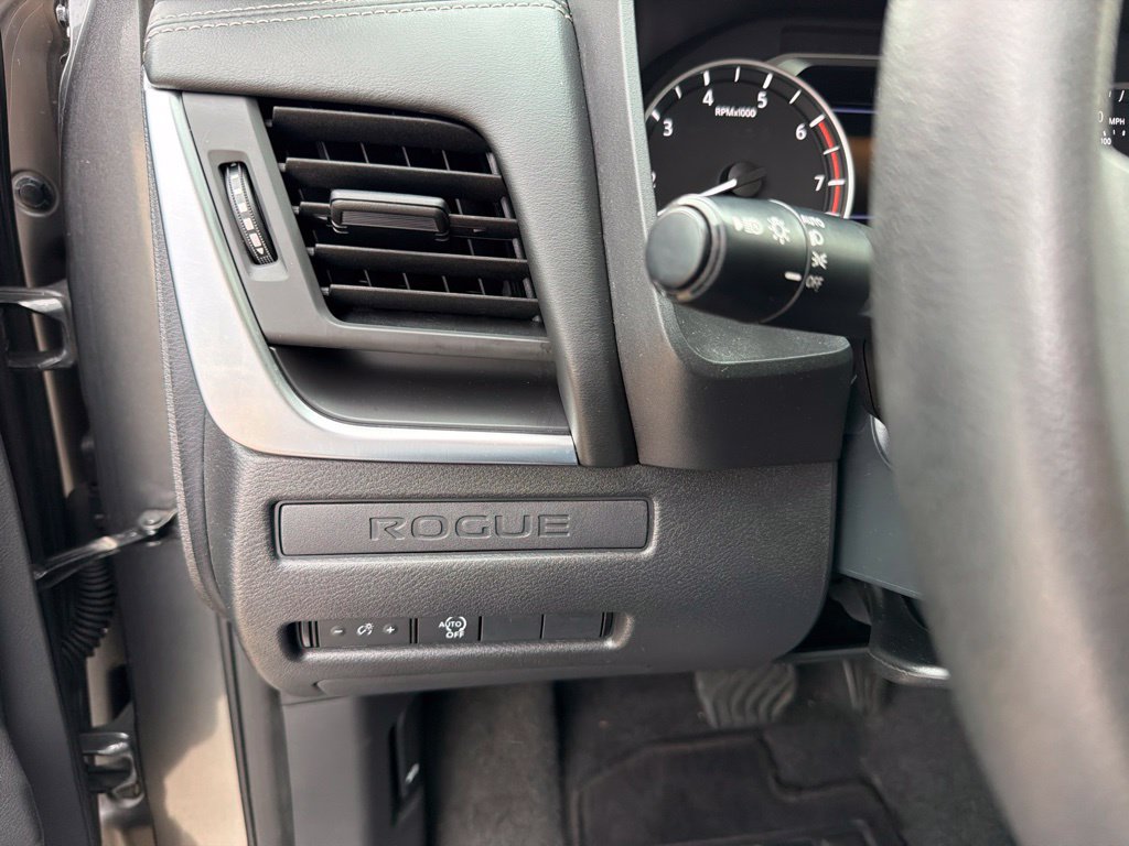 Used 2024 Nissan Rogue S FWD image 26