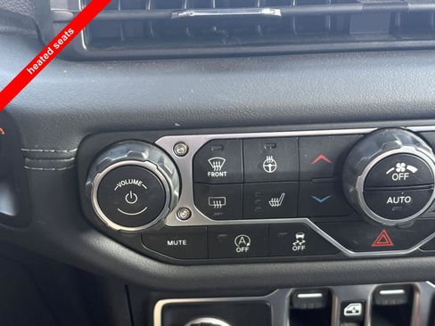 Used 2024 Jeep Gladiator Rubicon w/ Technology Group AWD/4WD image 6