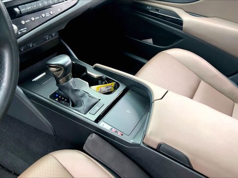 Used 2024 Lexus ES 350 w/ Premium Package FWD image 17