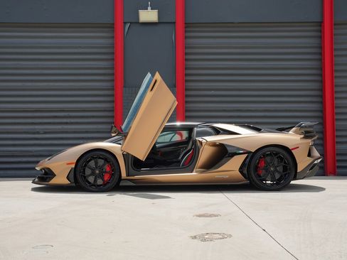 Used 2020 Lamborghini Aventador SVJ AWD/4WD image 11