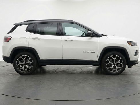Used 2025 Jeep Compass Limited image 11