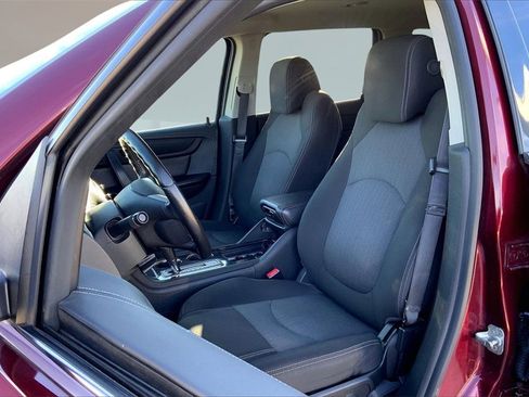 Used 2017 Chevrolet Traverse LT image 23