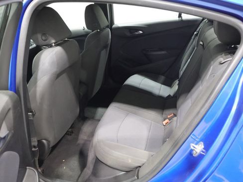 Used 2019 Chevrolet Cruze LT w/ Convenience Package FWD image 18