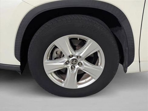 Certified 2021 Toyota Highlander LE image 10