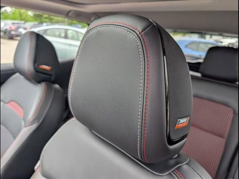 Used 2025 Nissan Kicks SR w/ SR Premium Package AWD/4WD image 17