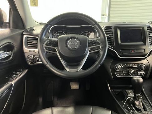 Used 2019 Jeep Cherokee Latitude Plus FWD image 21