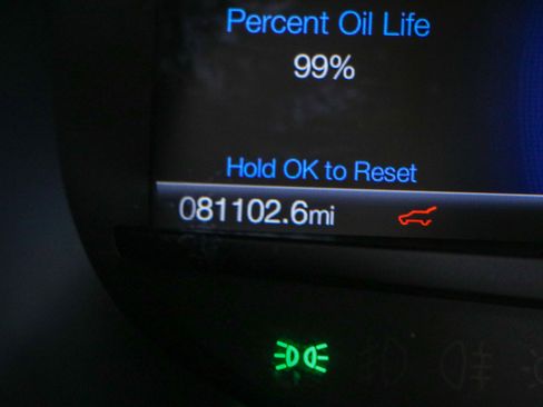 Used 2021 Ford Edge SE image 16