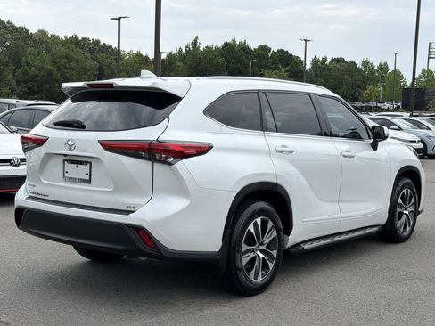 Used 2022 Toyota Highlander XLE FWD image 5