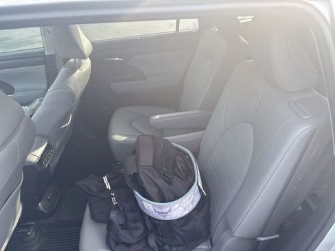 Used 2023 Toyota Highlander XLE image 14