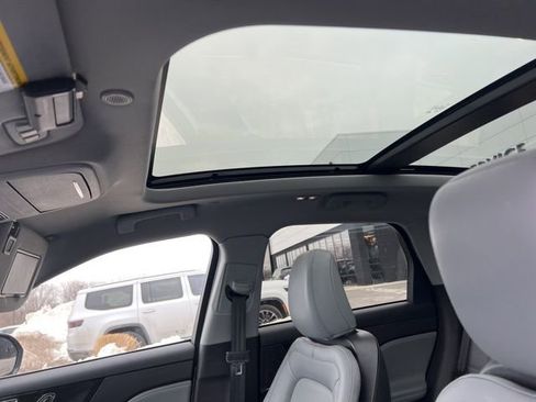 Used 2022 Lincoln Corsair AWD w/ Premium Package image 8