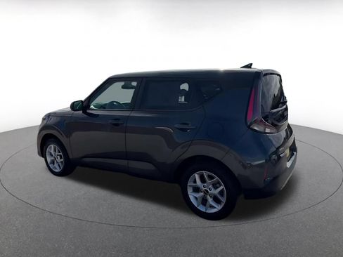 Used 2025 Kia Soul LX w/ LX Technology Package FWD image 8