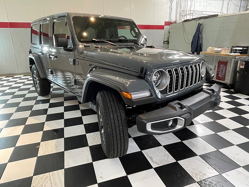 Used 2026 Jeep Wrangler Unlimited Sahara AWD/4WD image 3