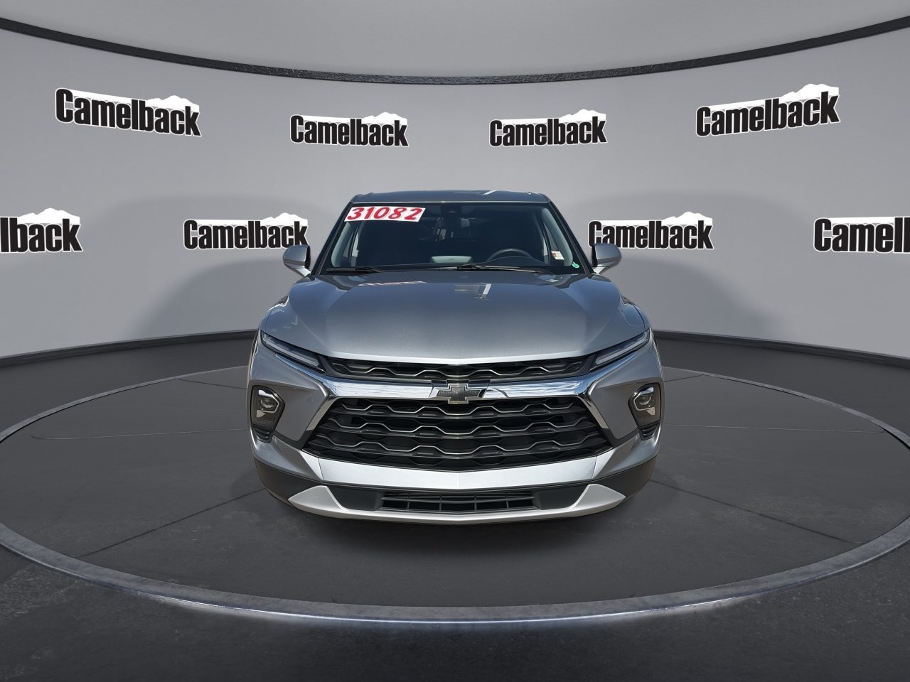 Used 2024 Chevrolet Blazer LT FWD image 2