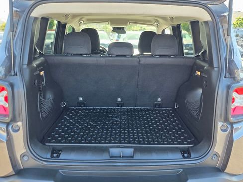 Used 2017 Jeep Renegade Altitude image 11