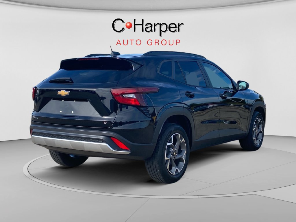 Used 2024 Chevrolet Trax LT w/ Sunroof Package FWD image 3