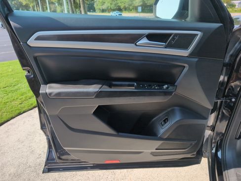 Used 2019 Volkswagen Atlas SE w/ Panoramic Sunroof Package FWD image 14
