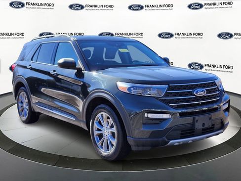 Used 2022 Ford Explorer XLT w/ Equipment Group 202A image 7