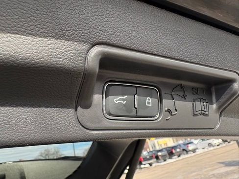 Used 2025 Ford Explorer ST-Line image 18