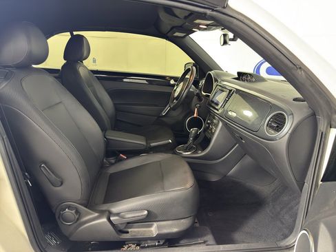 Used 2013 Volkswagen Beetle 2.0T image 33