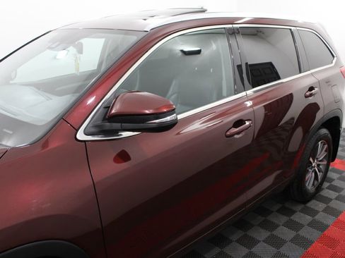 Used 2017 Toyota Highlander XLE image 9