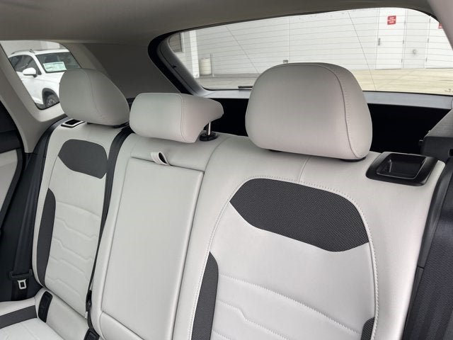 New 2025 Volkswagen Taos SE FWD image 40