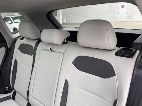 New 2025 Volkswagen Taos SE image 40