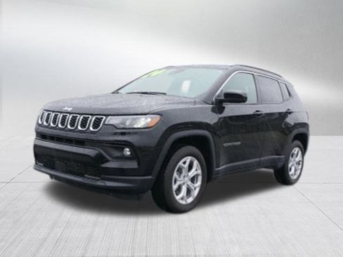 Used 2024 Jeep Compass Latitude image 7