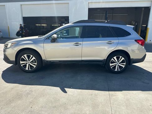Used 2018 Subaru Outback 2.5i Limited AWD/4WD image 2