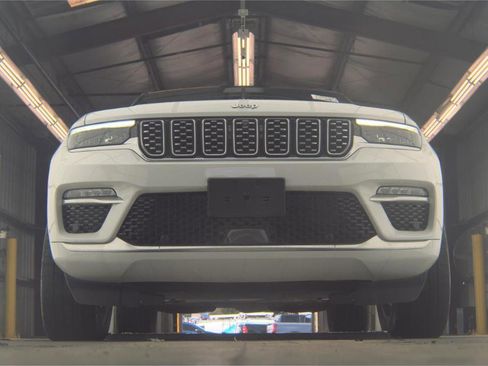 Used 2024 Jeep Grand Cherokee Summit AWD/4WD image 2