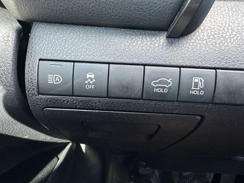 Used 2019 Toyota Camry SE FWD image 15