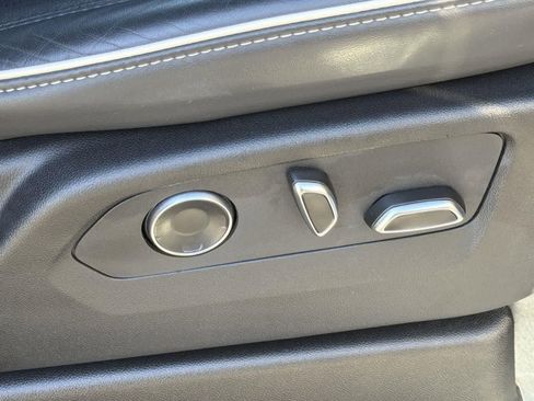 Used 2024 Cadillac Escalade Premium Luxury image 38