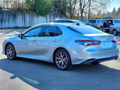 Used 2022 Toyota Camry XLE w/ Navigation Package image 5