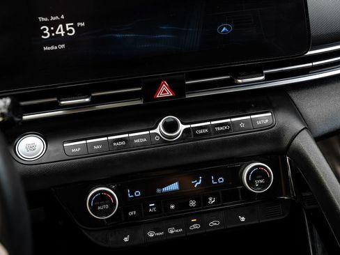 Used 2023 Hyundai Elantra Limited FWD image 28