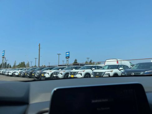 Used 2025 Nissan Rogue SV FWD image 17