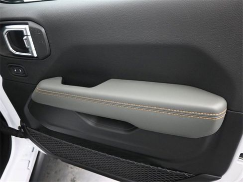 New 2025 Jeep Gladiator Mojave image 12