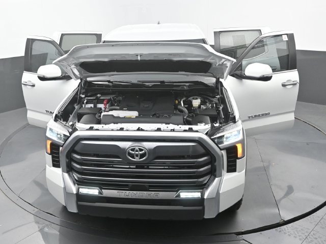 Used 2025 Toyota Tundra Limited AWD/4WD image 33